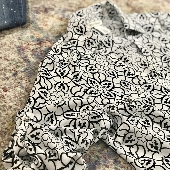 White House Black Market Top ( size 4) Button down - Picture 4 of 6
